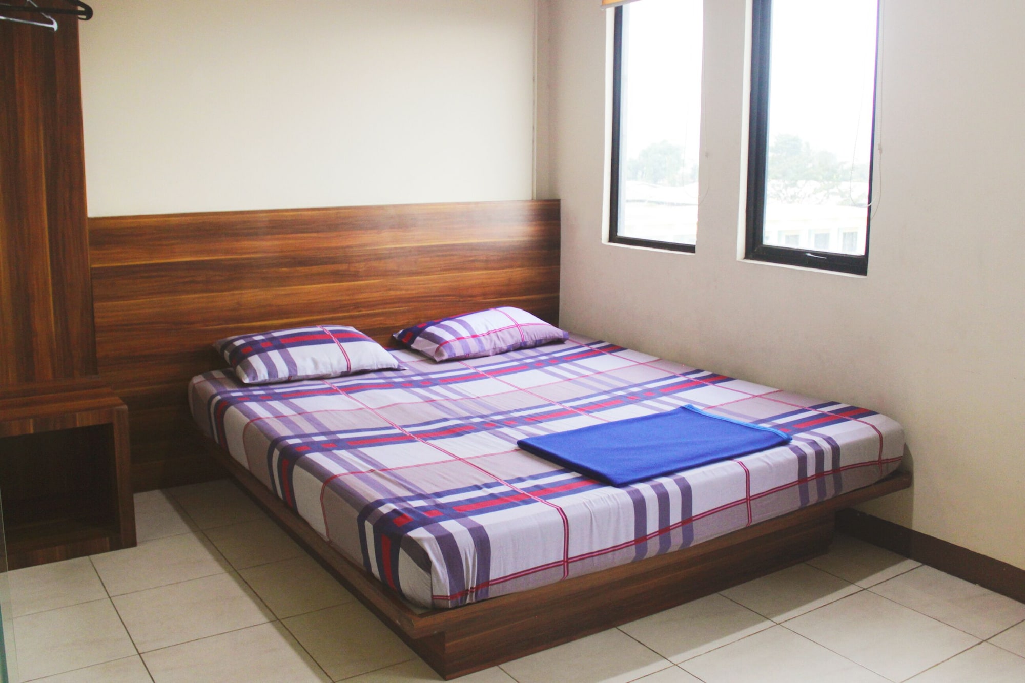 DELUXE, KING BED
