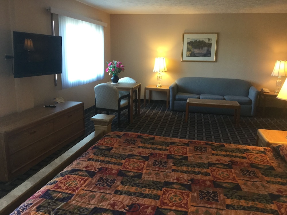 Sky Lodge Inn Suites 26/34