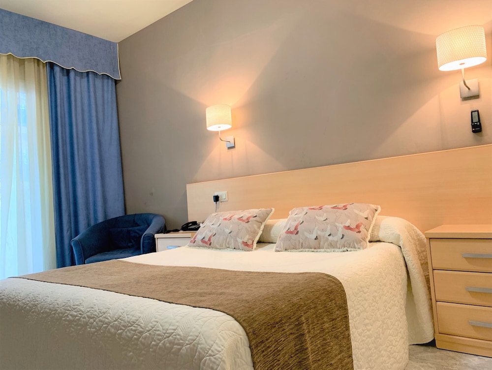 Hotel Llansola 26/67