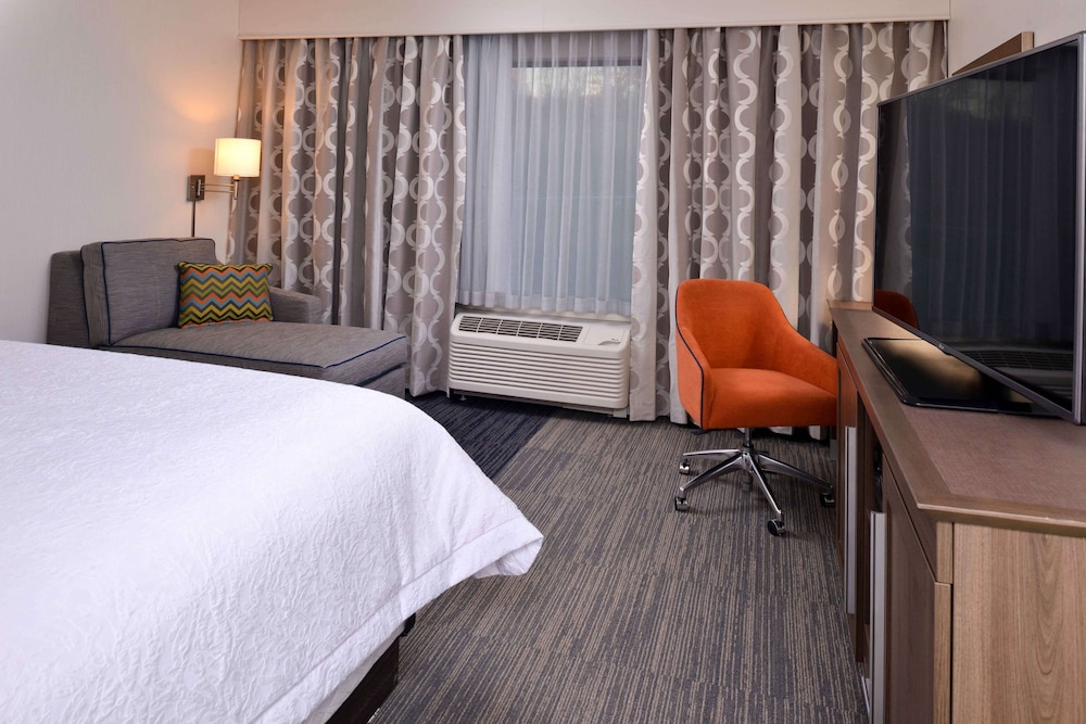 Hampton Inn & Suites Albany/East Greenbush 18/46