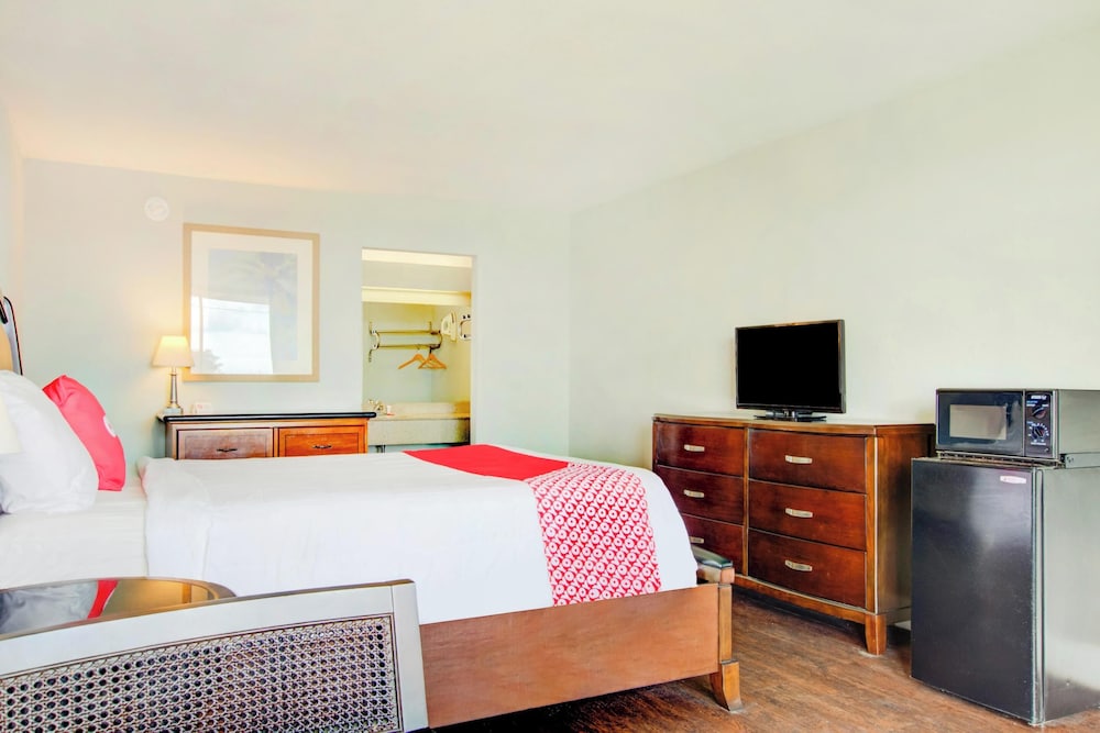 OYO Hotel Dundee By Crystal Lake 19/50