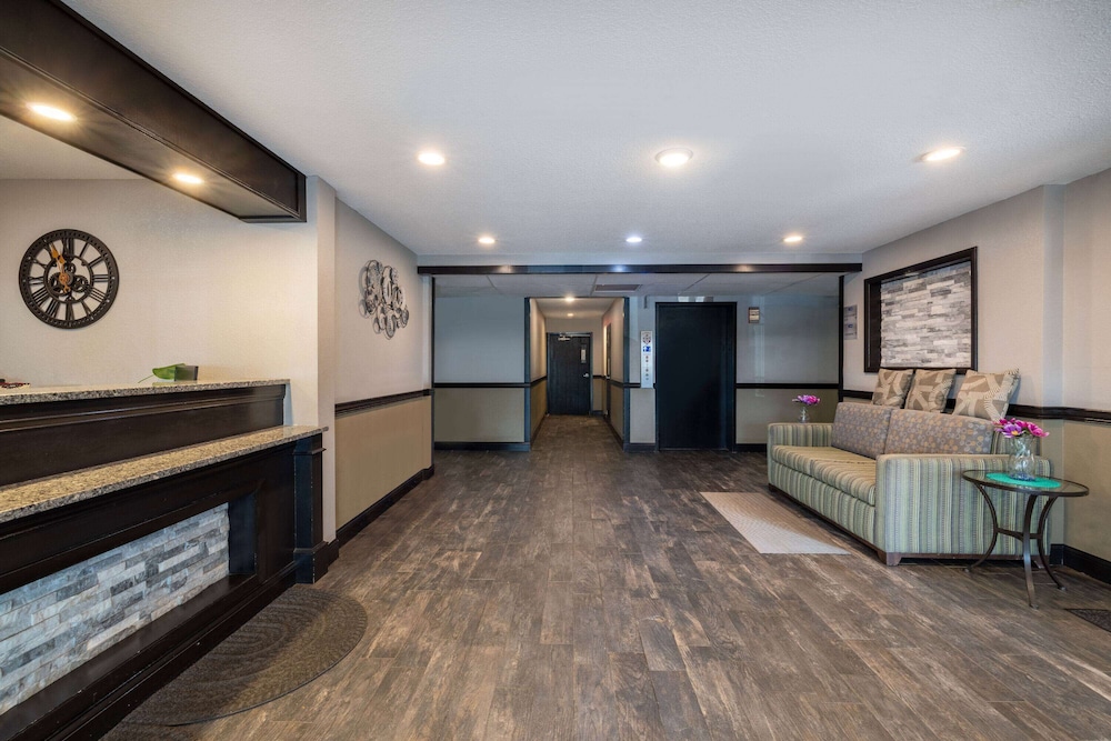Travelodge by Wyndham Brooklyn Center 6/48