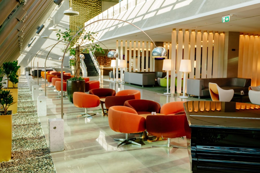 Crowne Plaza Belgrade 68/85