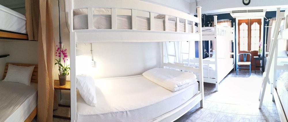 Bed In Town 11/37