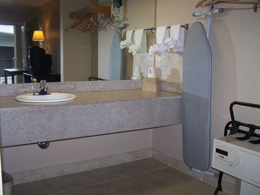 Super 8 By Wyndham San Antonio Downtown/Alamo 28/40