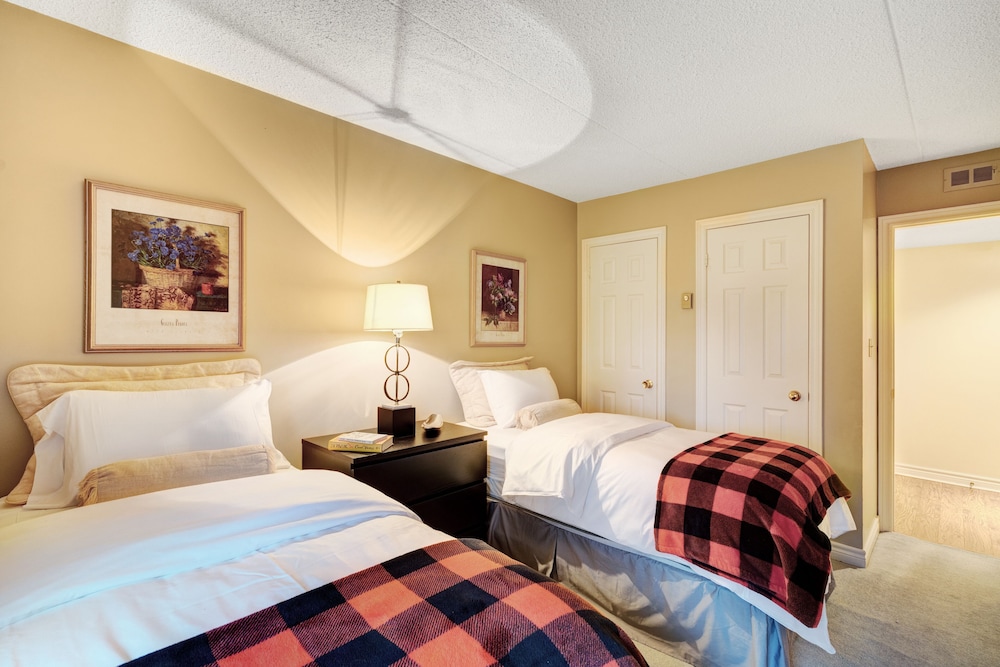 The Lodges At Blue Mountain Mountain Walk Condos 21/50