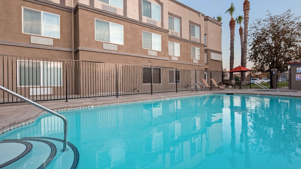 Best Western Plus Villa Del Lago Inn 1/41
