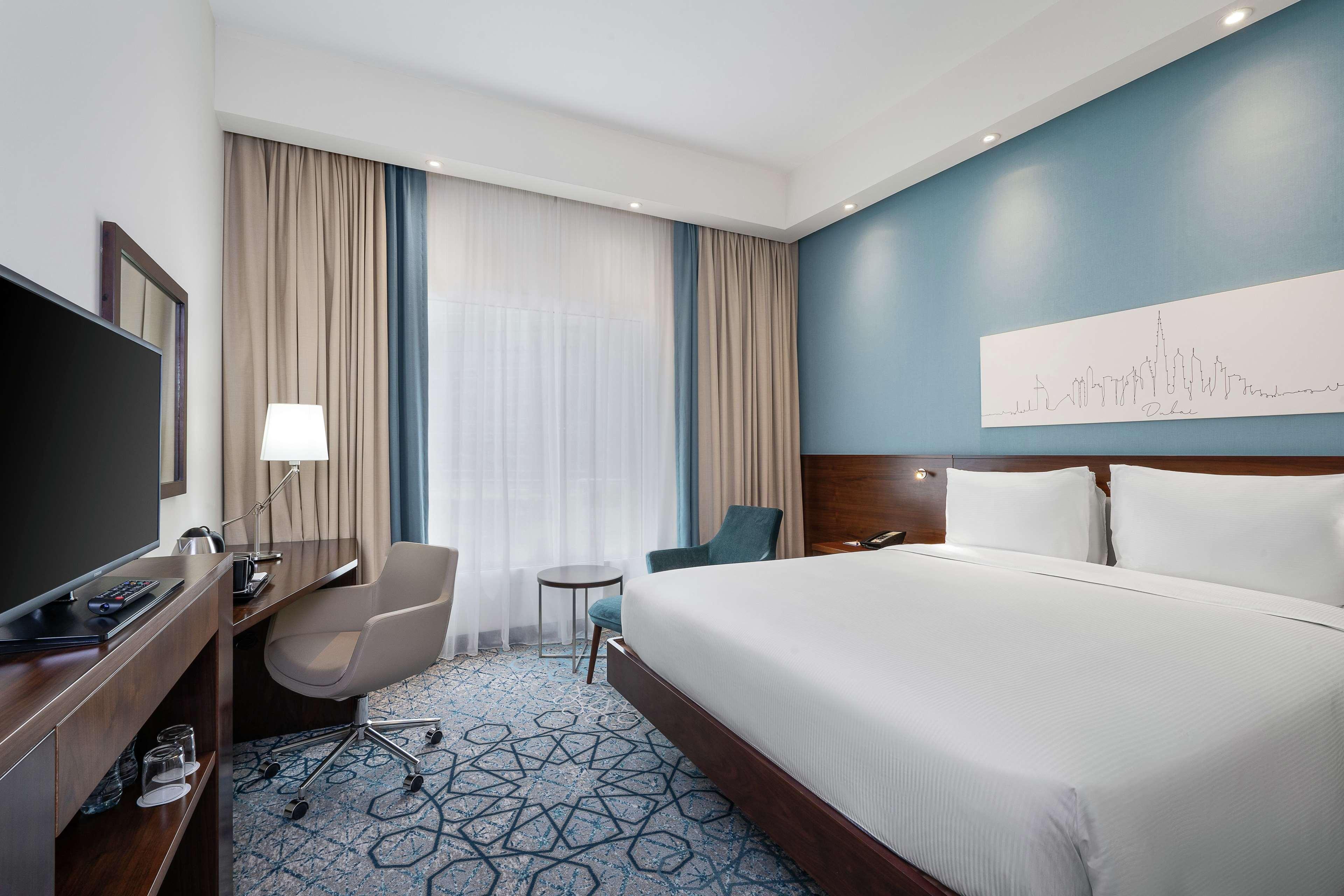 GUEST ROOM, KING BED, ACCESSIBLE