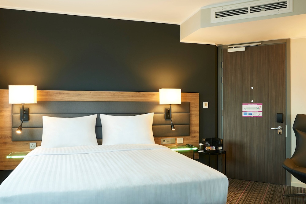 Moxy Southampton 10/55