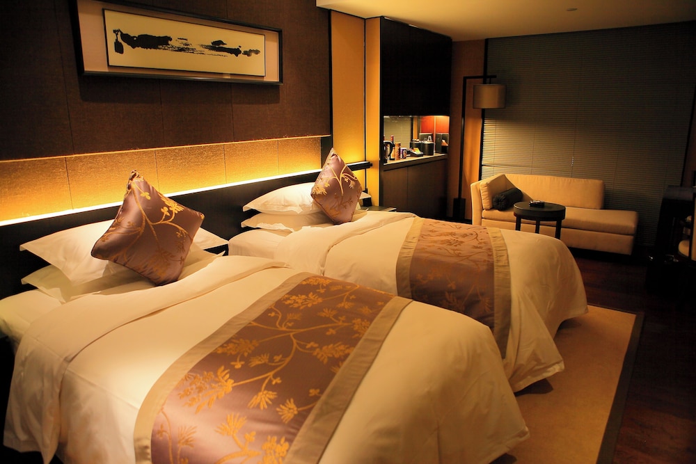 Gloria Plaza Hotel Dongsheng 8/42
