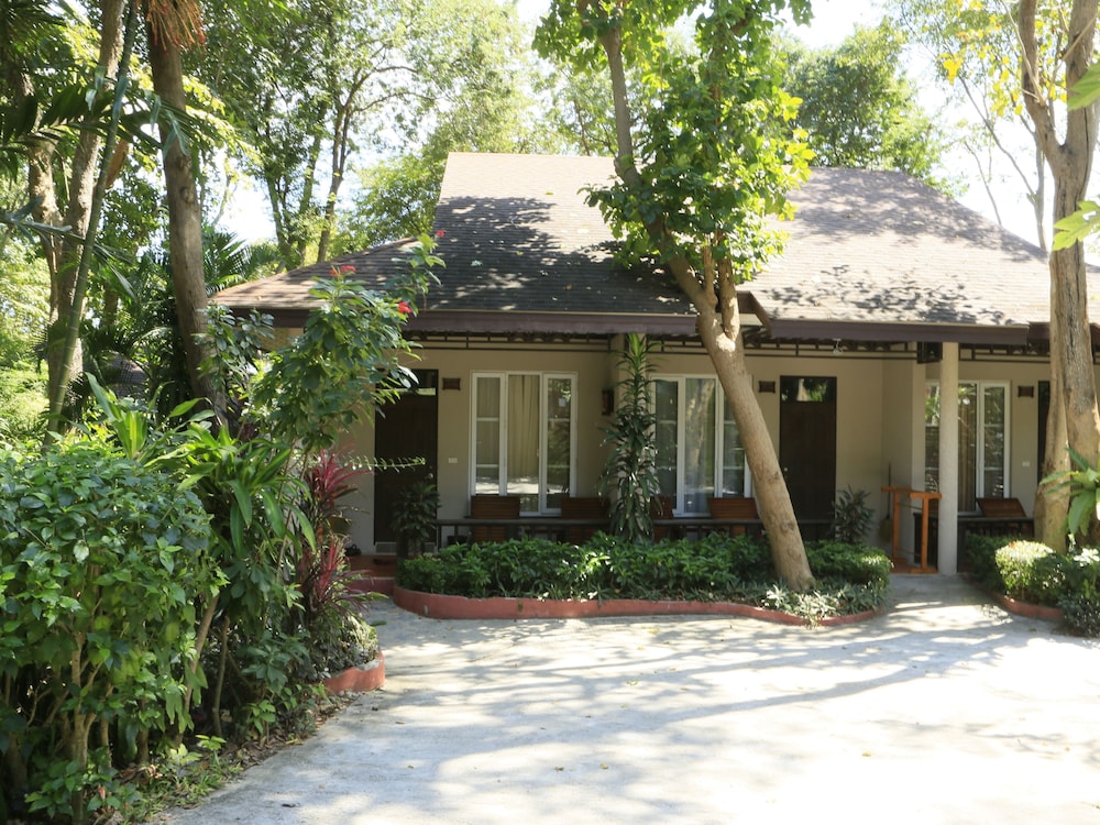 SAMED VILLA RESORT 6/74