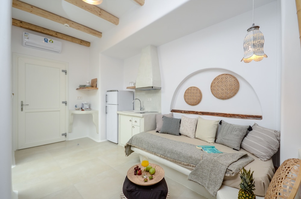 Naxos Nature Suites 26/39