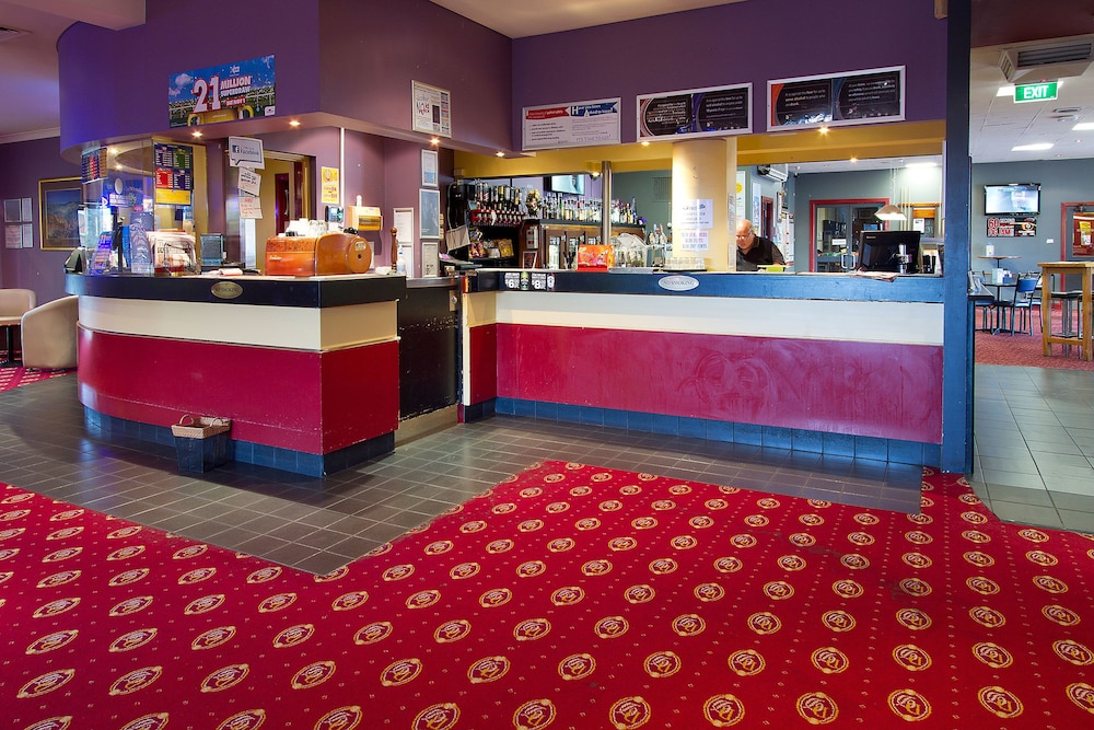 Hendon Hotel 6/50