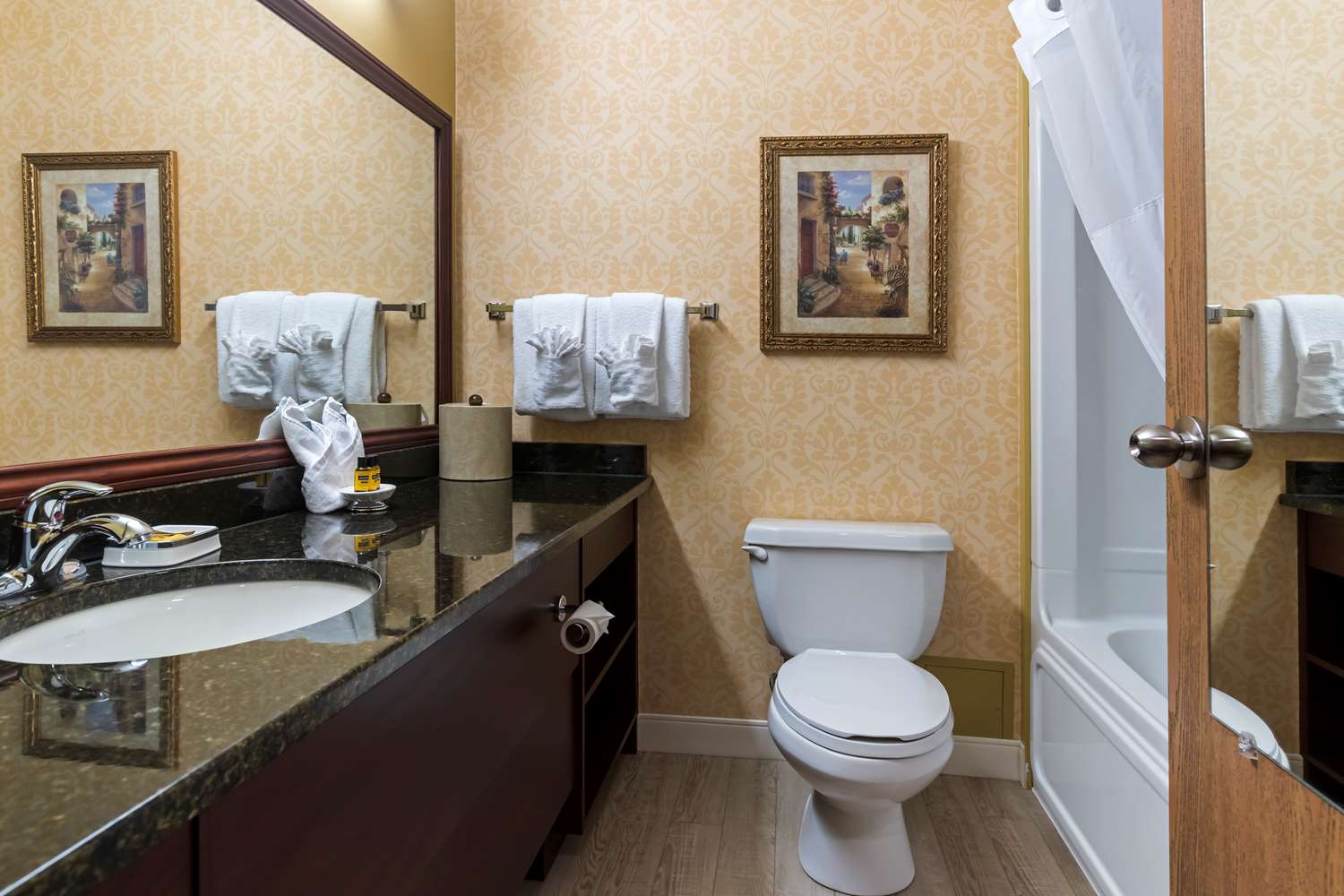 غرفة بسريرين كوين، Best Western Plus Grand-Sault Hotel & Suites 5/7