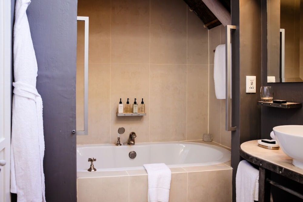 The Owners Cottage / La Provencale 50/50