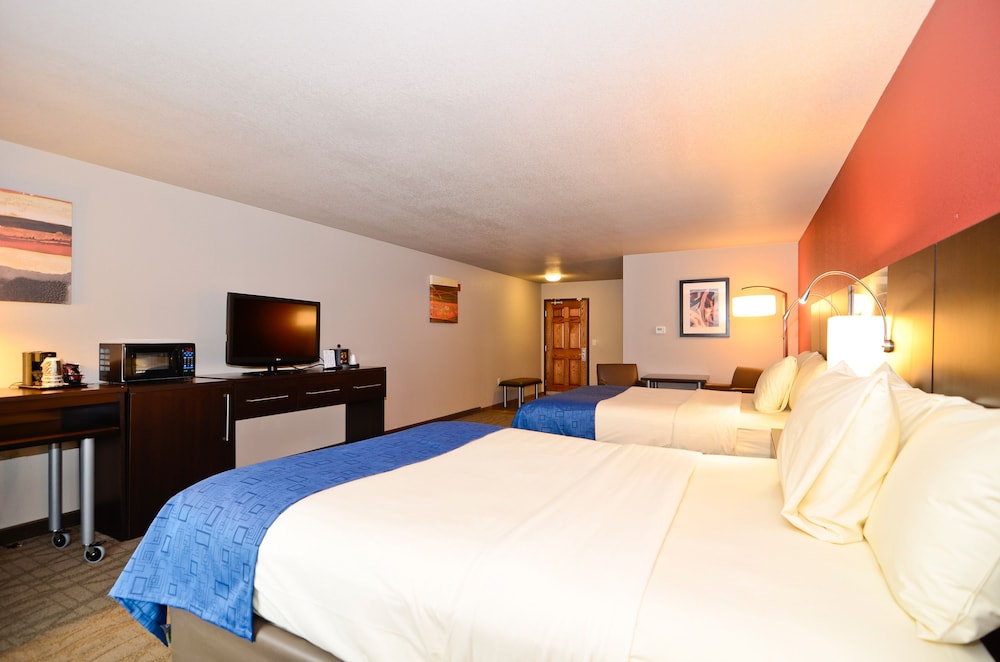 Astoria Hotel and Event Center 6/61