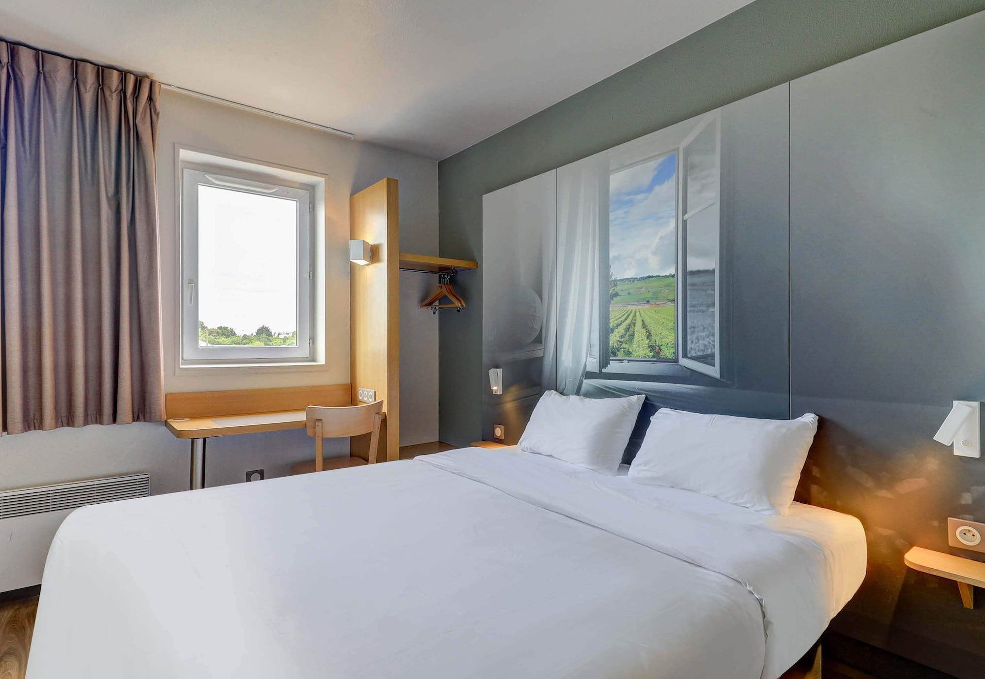 ROOM, DOUBLE BED
