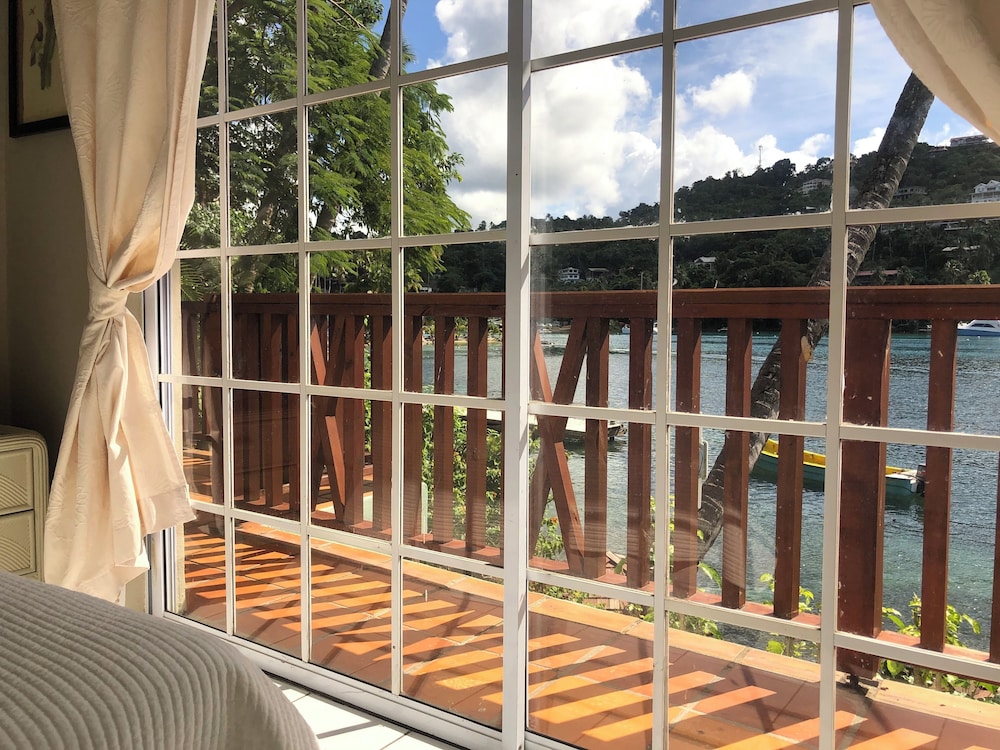 Marigot Beach Club and Dive Resort 40/75