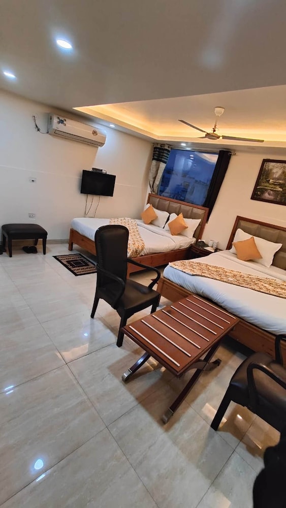 Airport Hotel Mahal 50/50