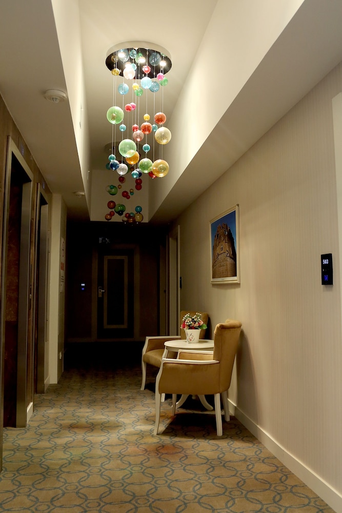 Seven Deep Hotel 13/42