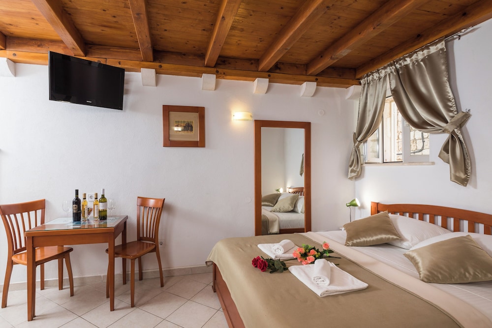Apartments Ivana 53/63