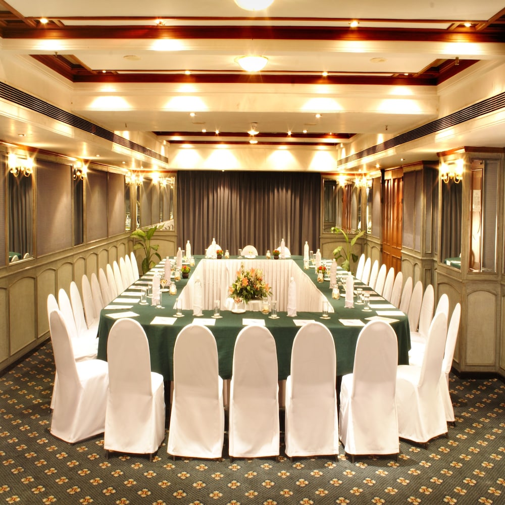 Aditya Park A Sarovar Portico Hotel 40/48