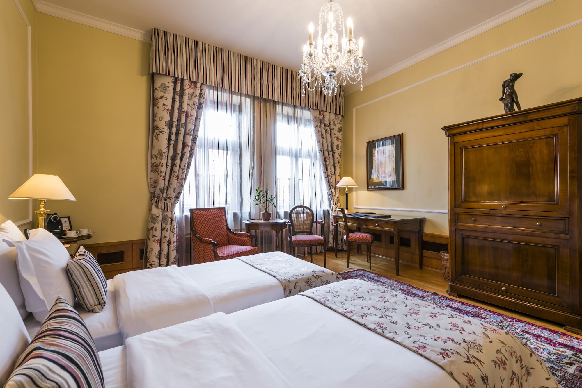 SUPERIOR, DOUBLE OR TWIN BED