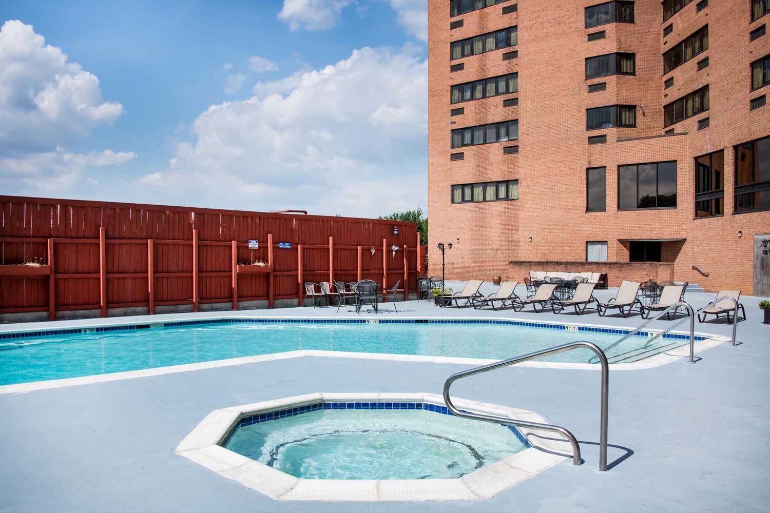 APM Inn and Suites 20/39