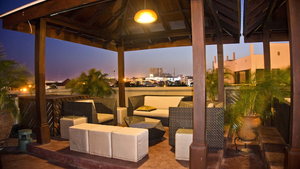 Tropical Enclave Hotel 51/60