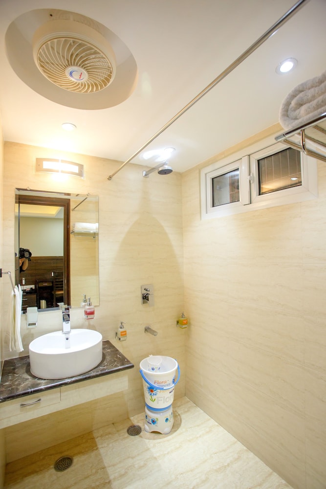 Hotel Tara Palace Daryaganj 8/32