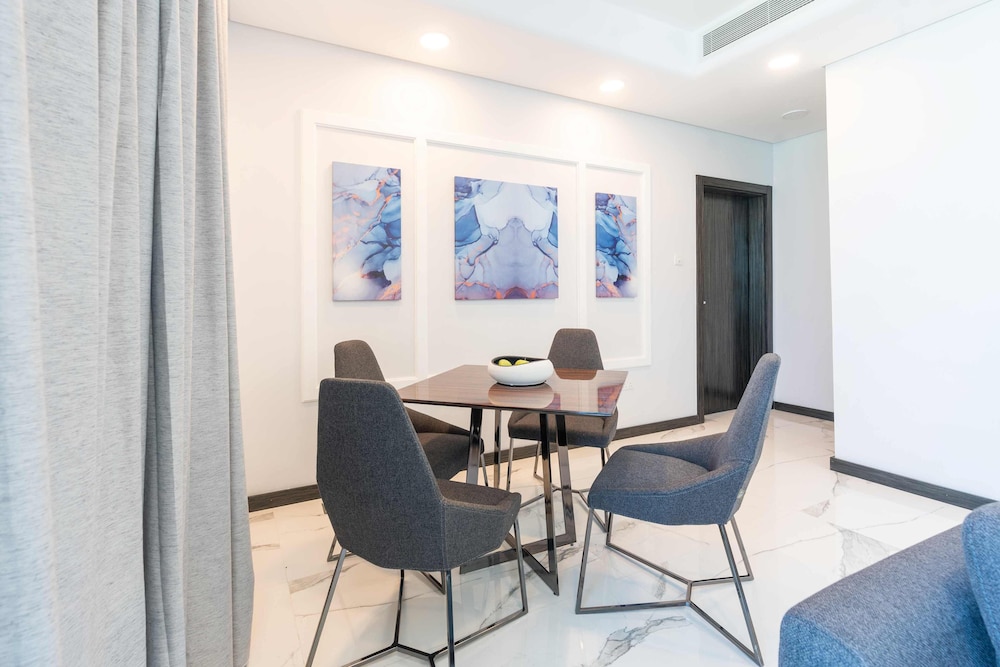 S Plaza Suites Hotel 52/70