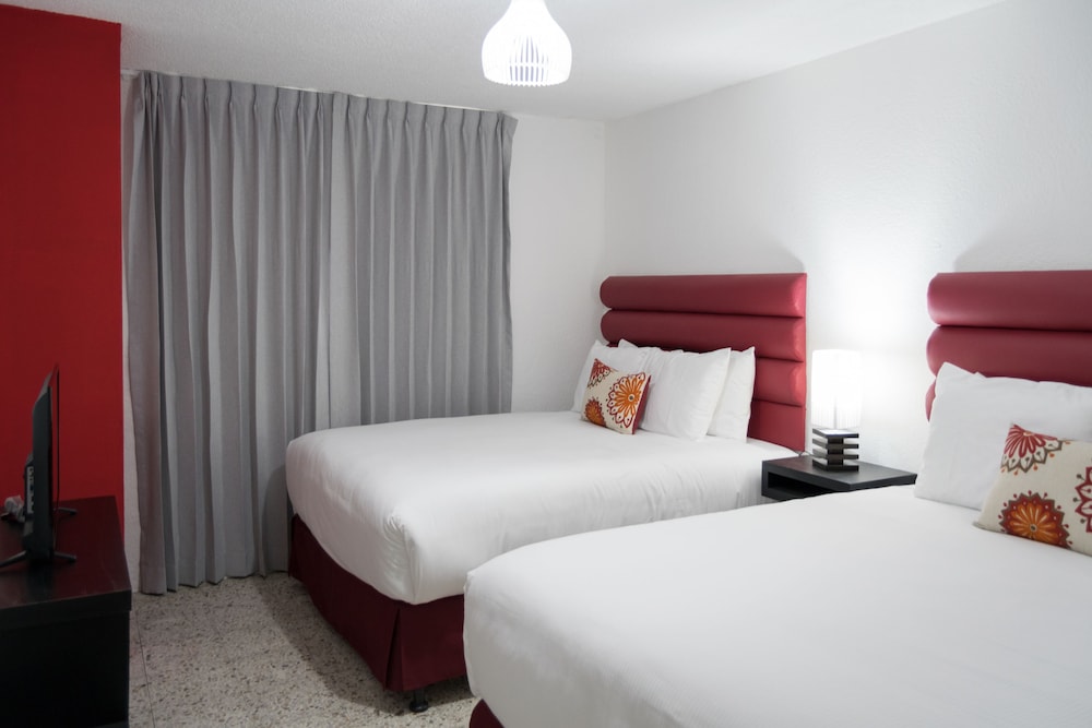 In and Out Hotel 15/65