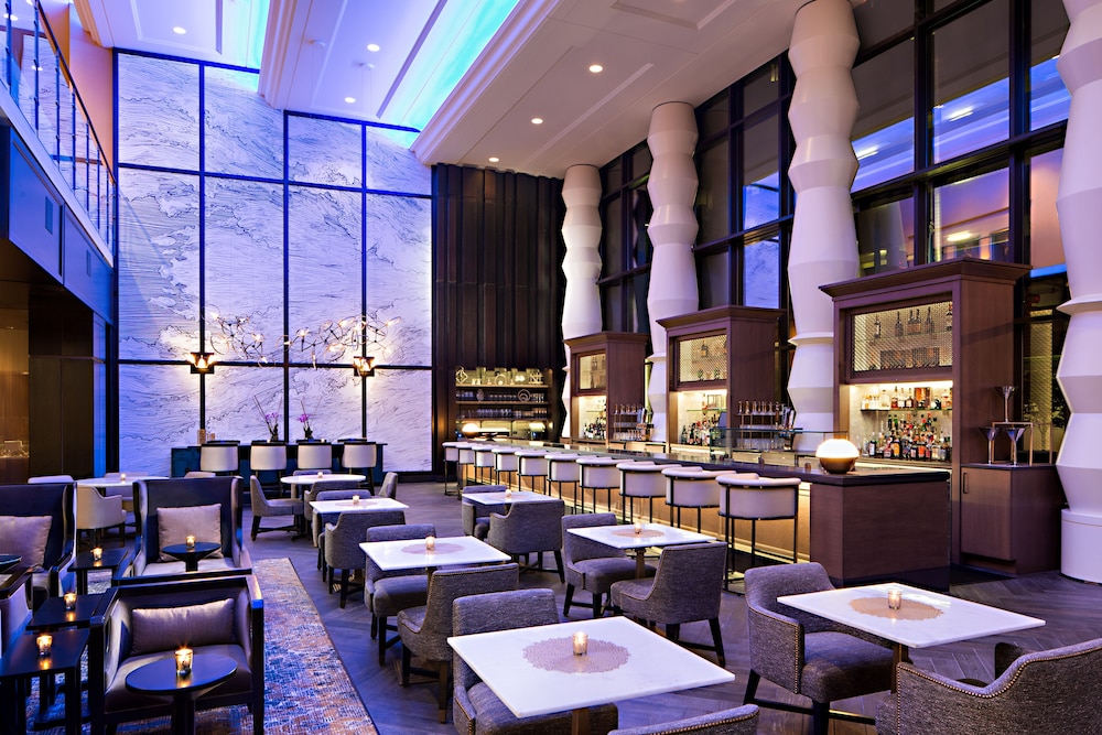 Amway Grand Plaza, Curio Collection by Hilton 46/65
