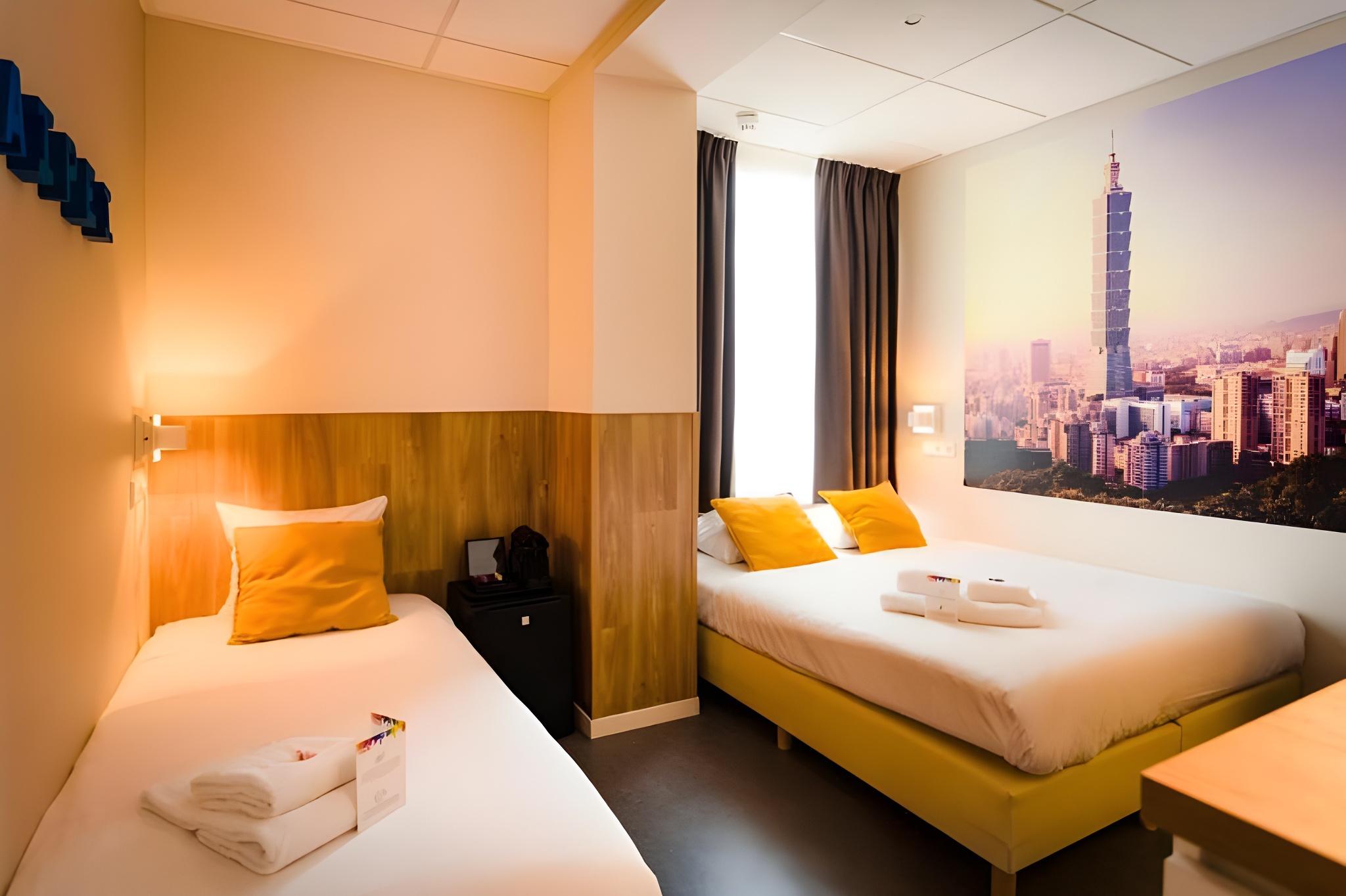 ROOM, TRIPLE, SMALL