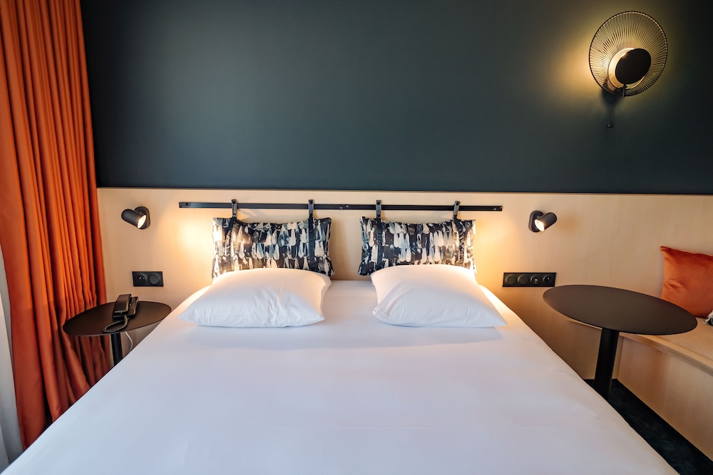 STANDARD, DOUBLE BED, LAKE VIEW
