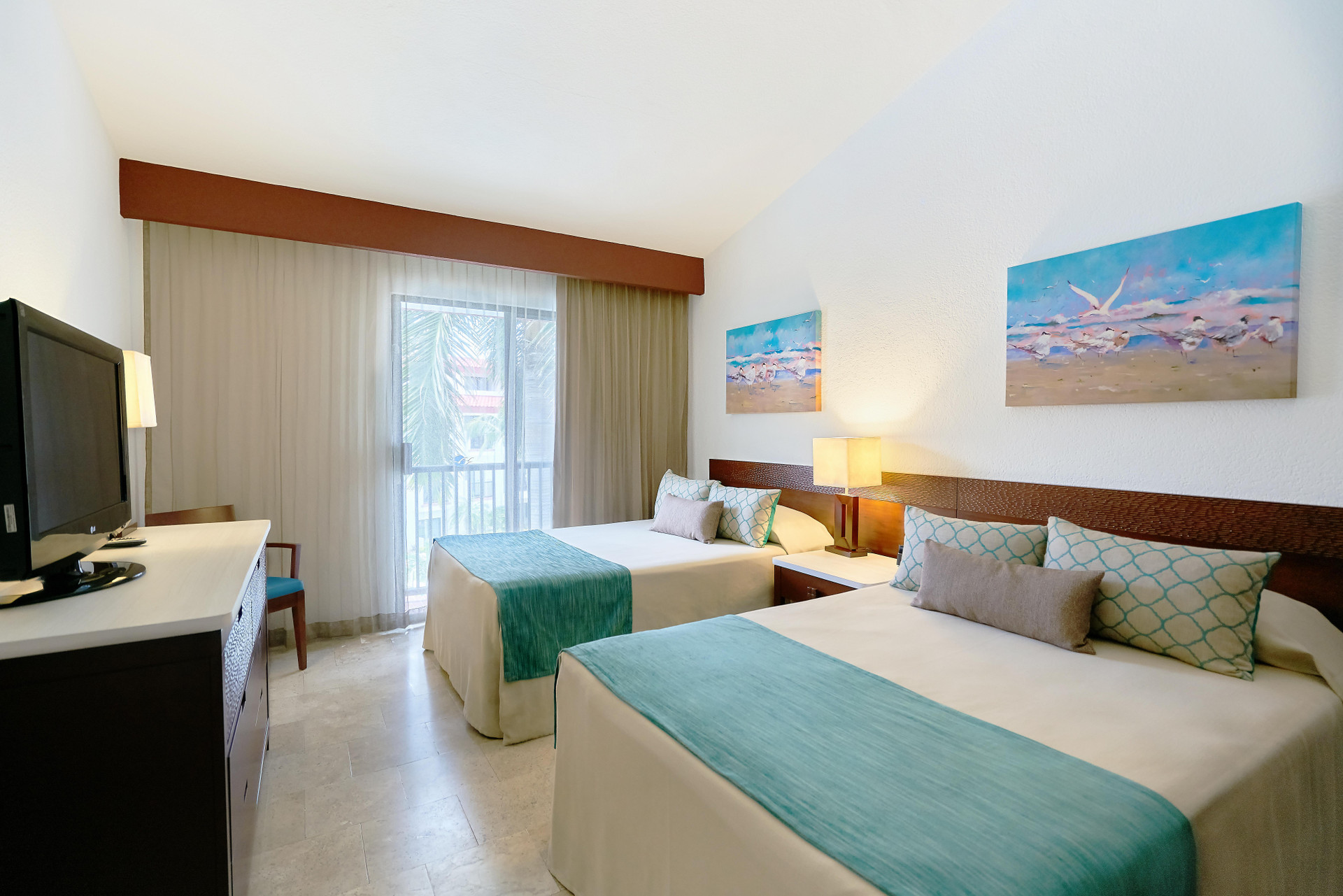 2 Bedrooms, Master, Villa