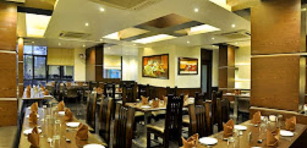 Hotel Shree Narayana 21/28