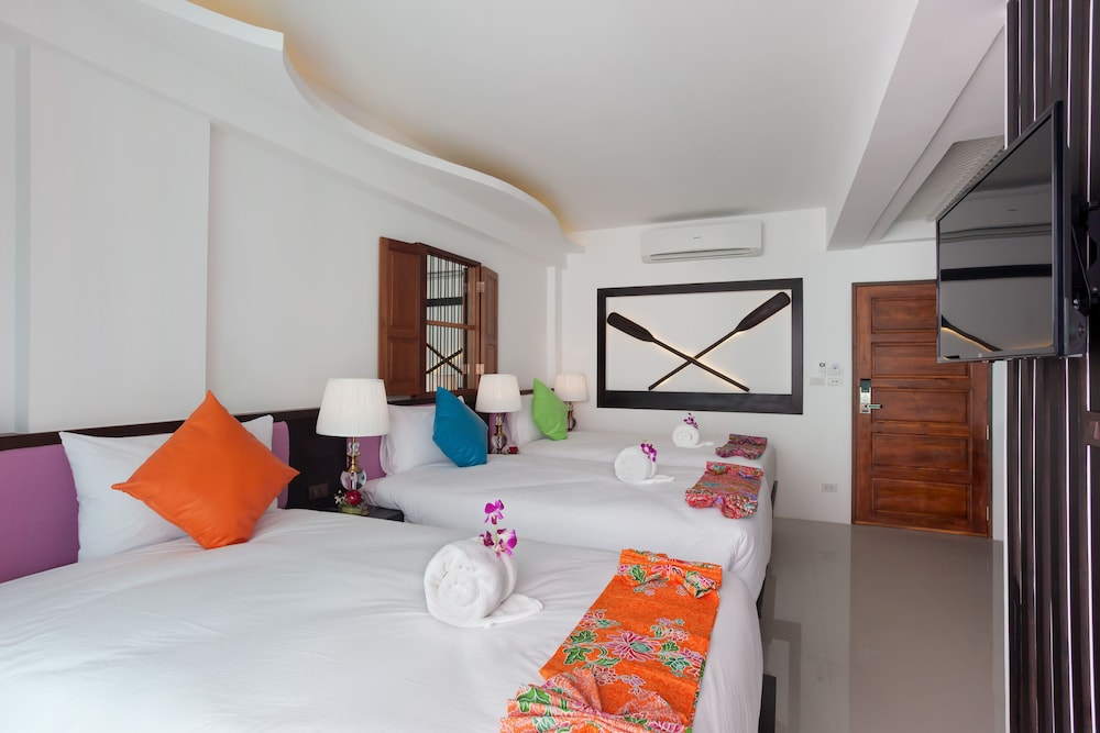 The Samui Beach Resort 10/75