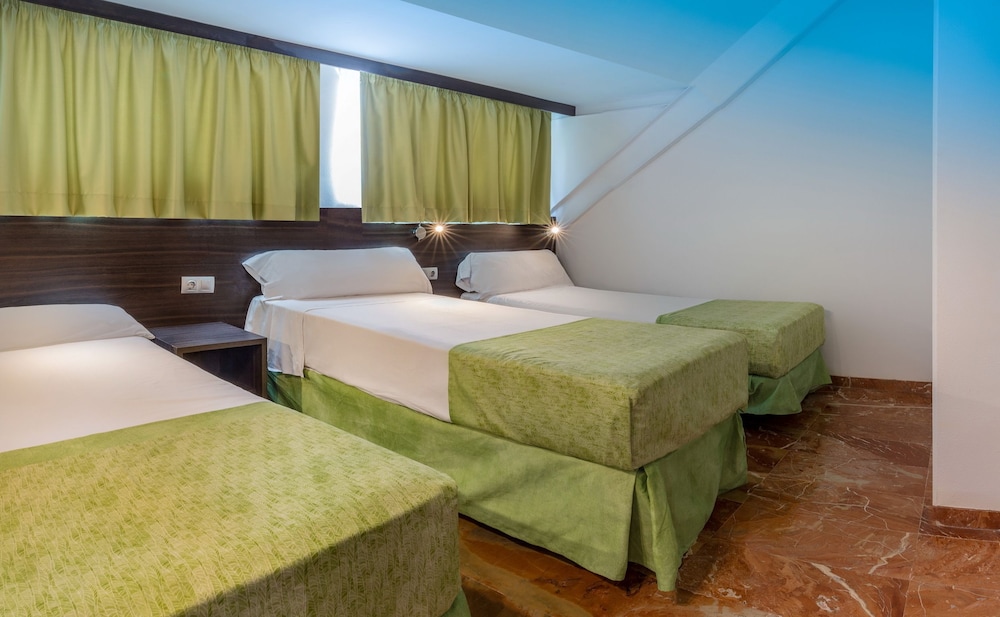 Magic Tropical Splash Water Park Spa and Caribbean Resort 15/34