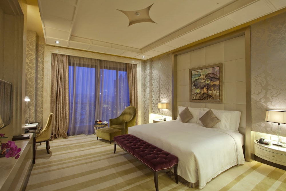 DELUXE CITY VIEW KING ROOM