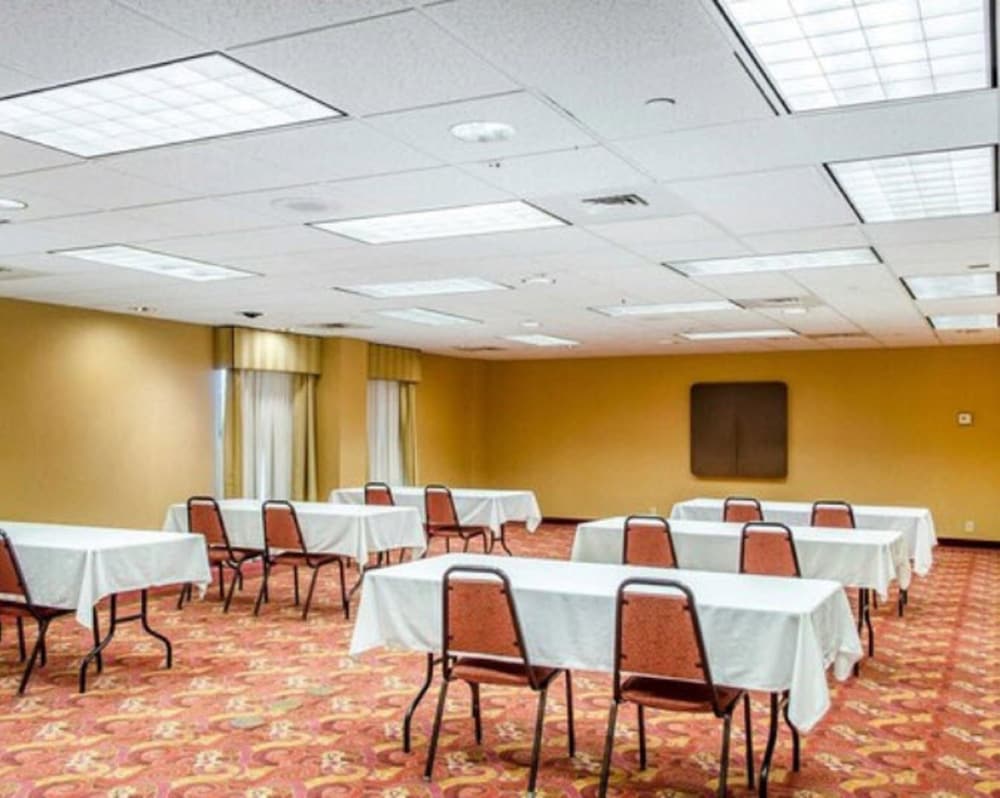 Comfort Inn and Suites York, PA 35/44