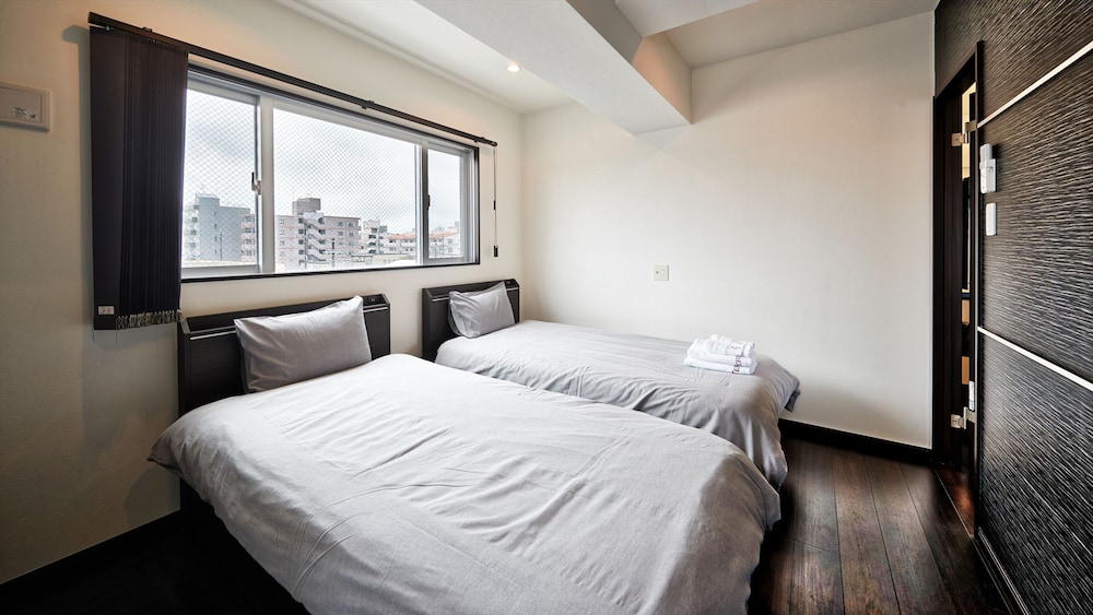 2 BEDROOMS, FAMILY, HOUSE, KITCHEN