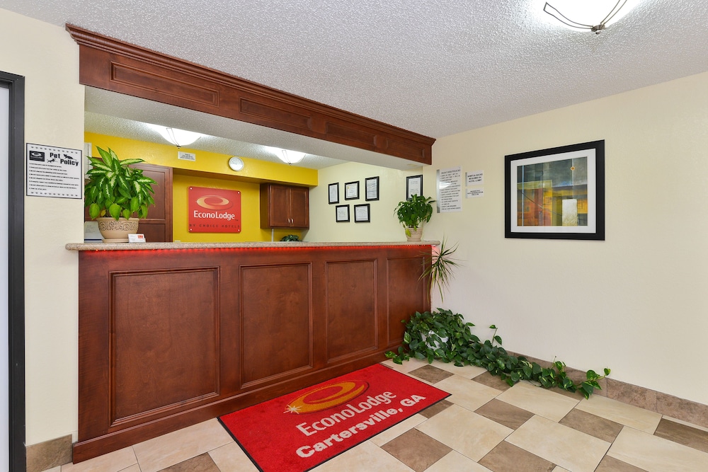 Econo Lodge Cartersville Emerson Lake Point 7/36