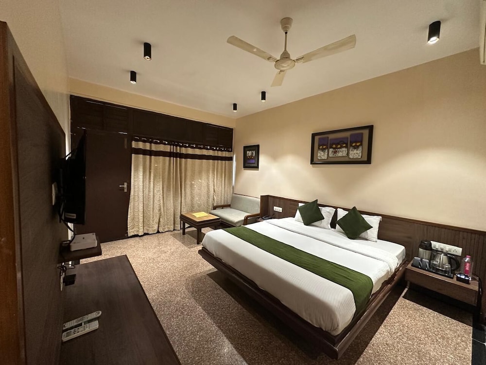 Hotel Mount Regency 27/67