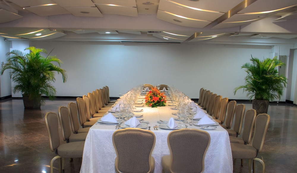 Country International Hotel 43/55