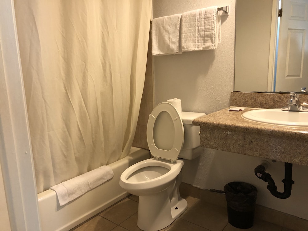 Starlight Inn Valley Blvd 26/29