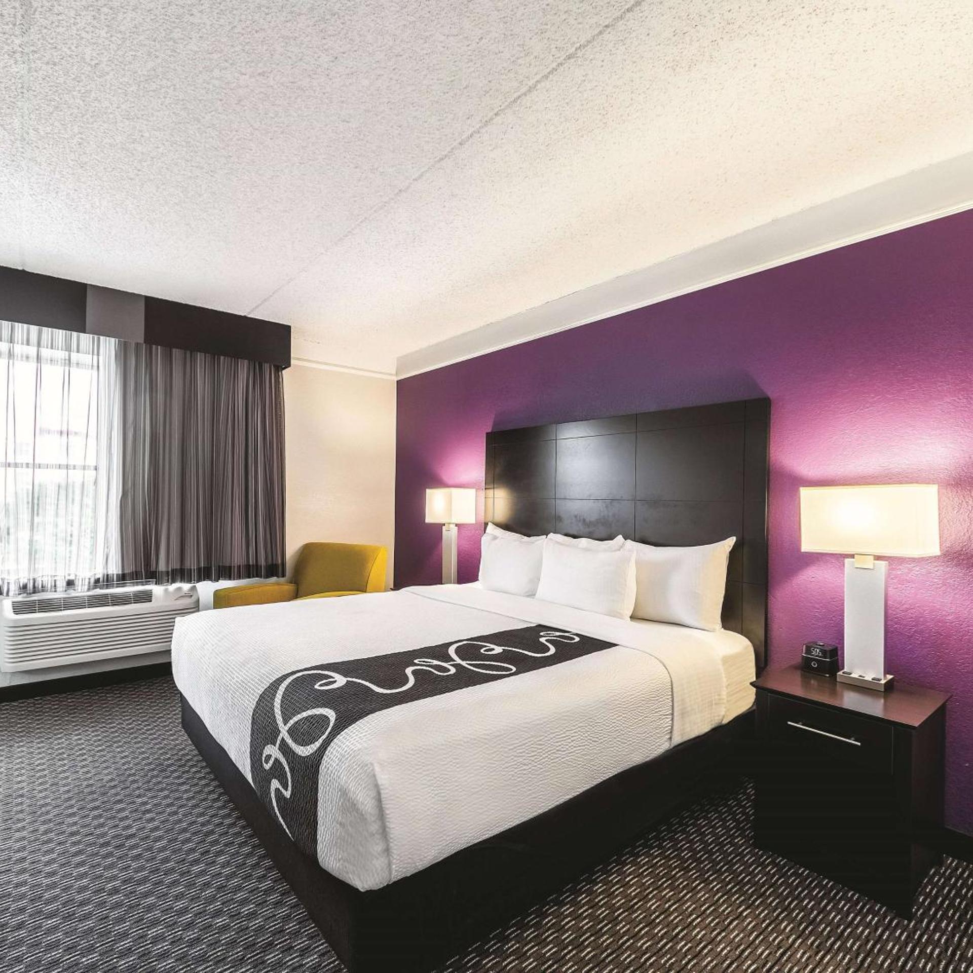 Suite, King Bed, Hot Tub