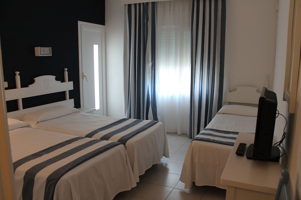 ROOM, TRIPLE, BALCONY