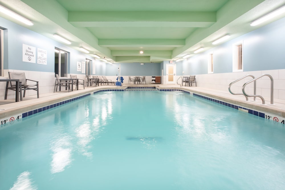 Holiday Inn Express And Suites Manhattan 3/55