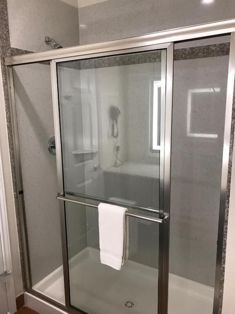 Americas Best Value Inn & Suites Houston NW 36/36